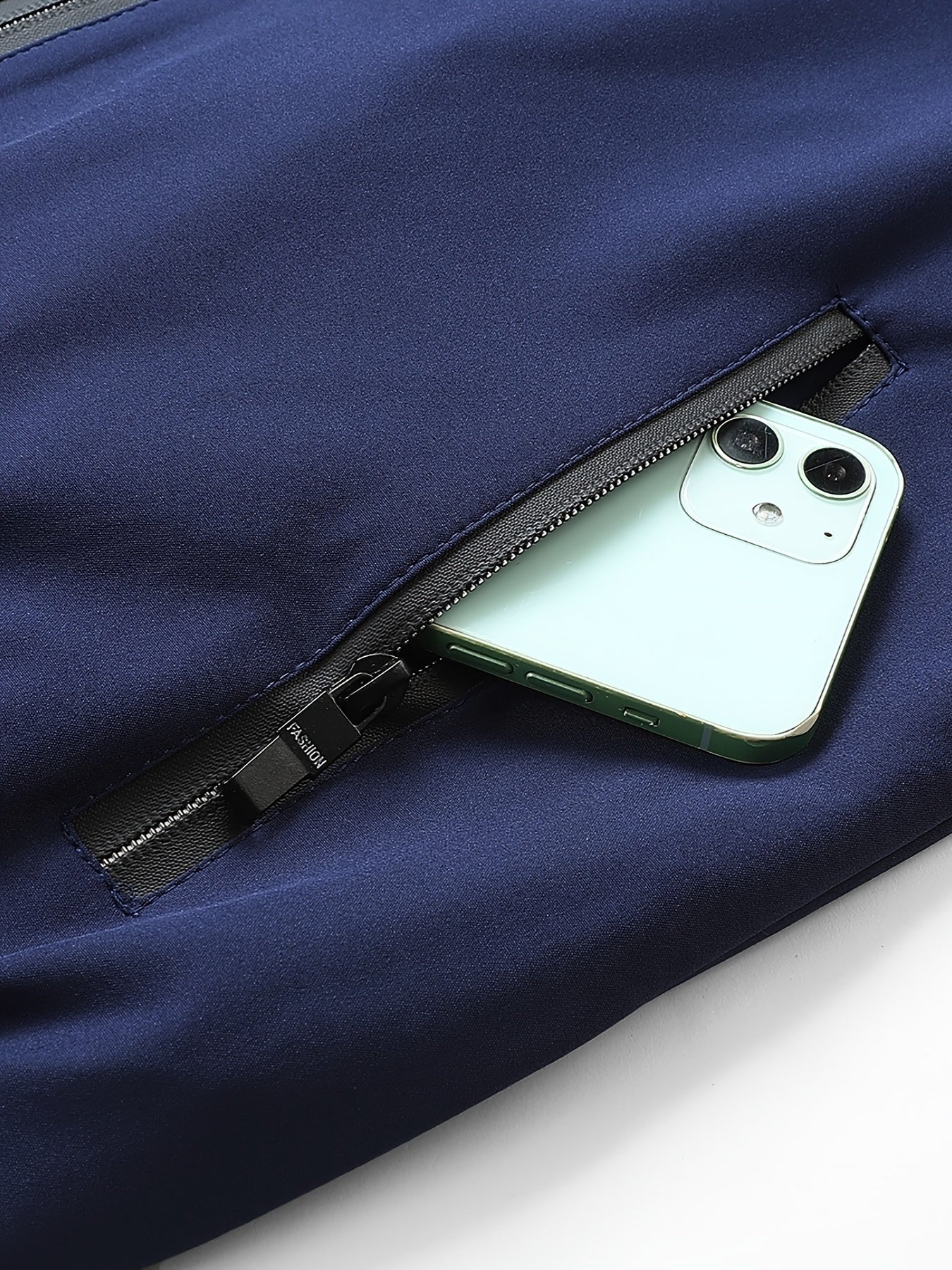 Erkaklar uchun zamonaviy kulrang va qora rangli blok-jaketi, beysbol yaka bilan. Yengil polyester, kuz uchun zip-up tashqi kiyim.