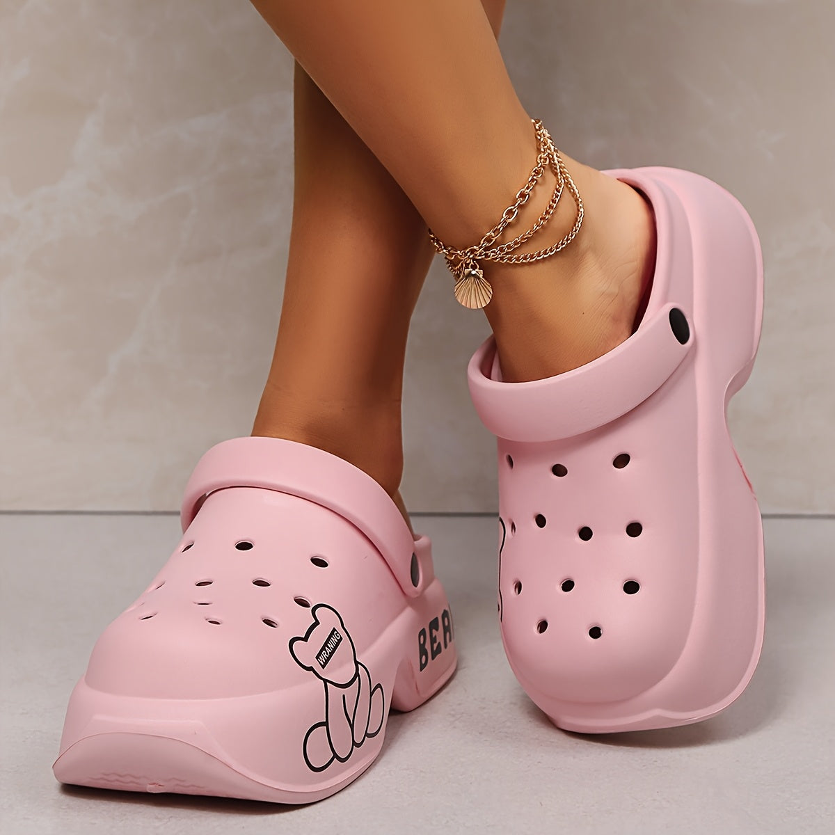 Women's Cartoon Bear EVA Clogs Comfortable Lightweight Non-Slip Beach Sandals