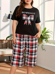 Conjunto de pijama casual para mujer con estampado de cuadros y top de manga corta con lazo y pantalones capri