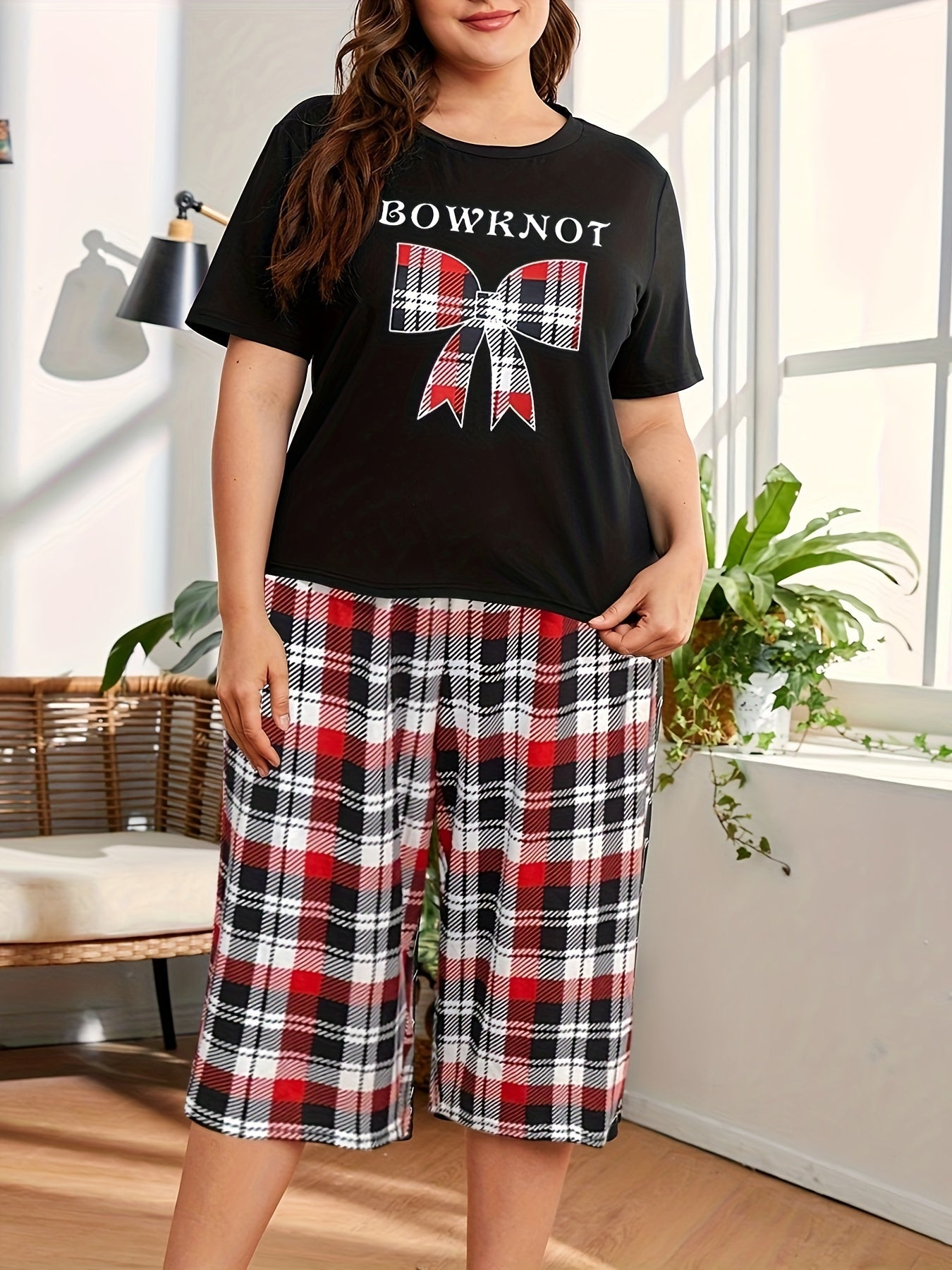 Conjunto de pijama casual para mujer con estampado de cuadros y top de manga corta con lazo y pantalones capri