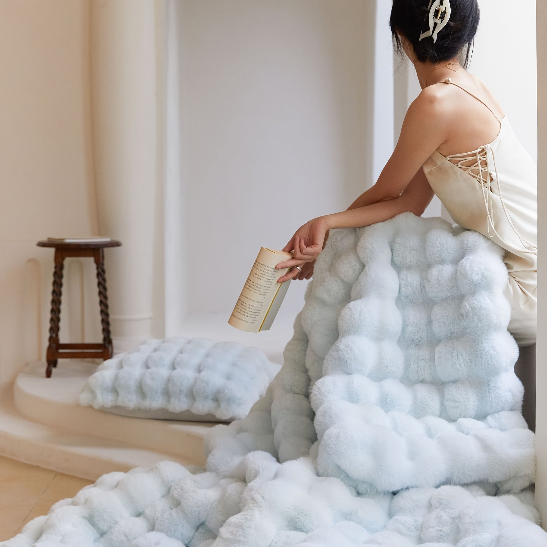 Faux Fur Blanket Double-Sided Tuscany-Inspired Thickened Cozy All-Season Sofa Throw