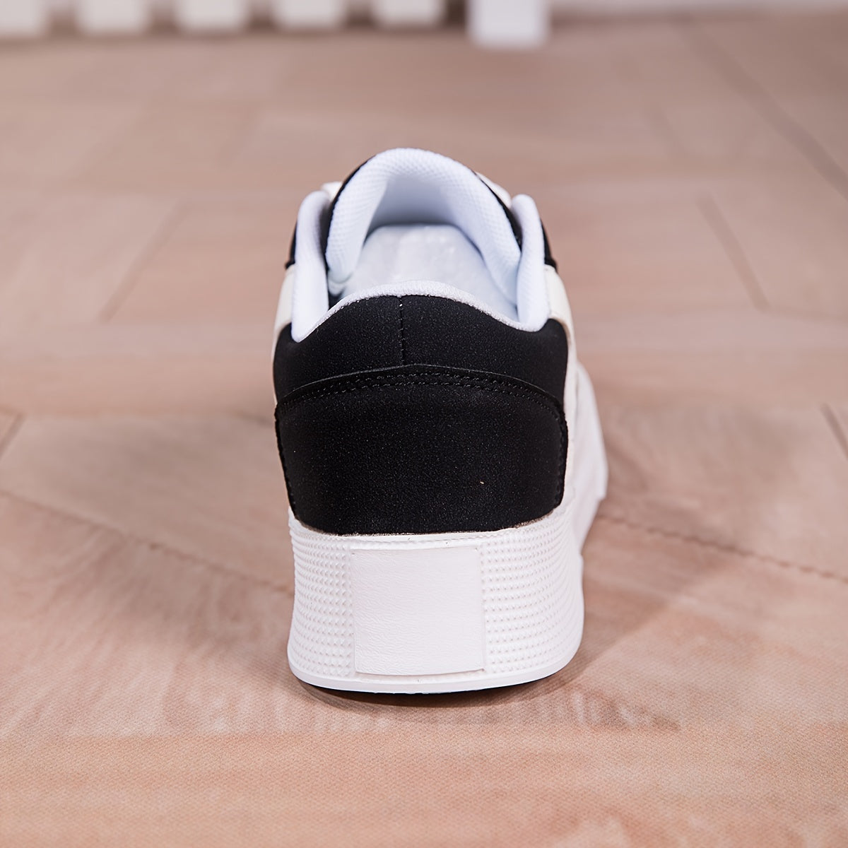 Women's Low Top Fashion Sneakers Solid Color Casual Skate Shoes with Thick Sole