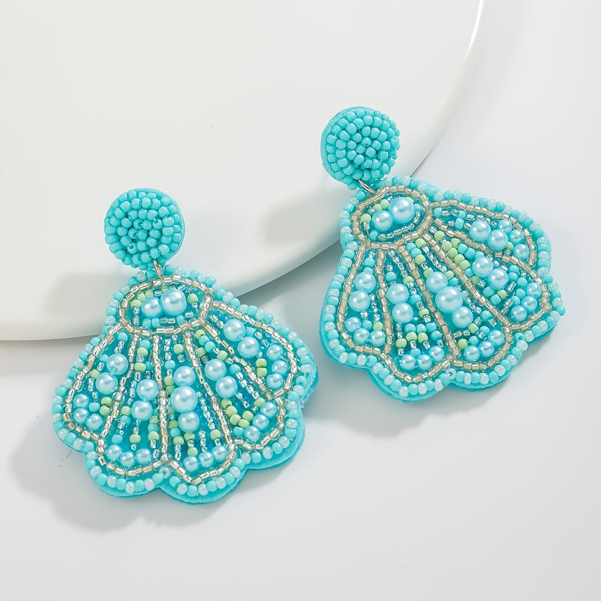Pendientes bohemios hechos a mano con conchas y rhinestones para vacaciones en la playa y fiestas