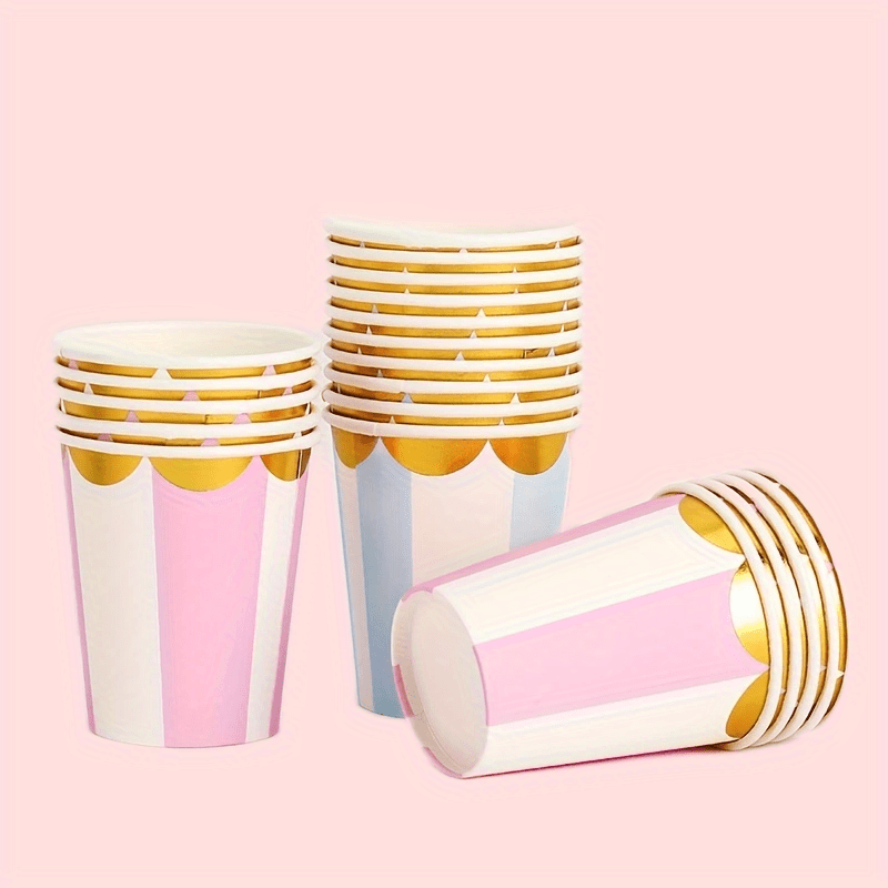 To'y marosimlari uchun zamonaviy chiziqlar bilan bir marta ishlatiladigan qog'oz stakanlar - izolyatsiyalangan, sovutilgan ichimliklar va yo'lda, qog'oz stakanlar uchun ideal