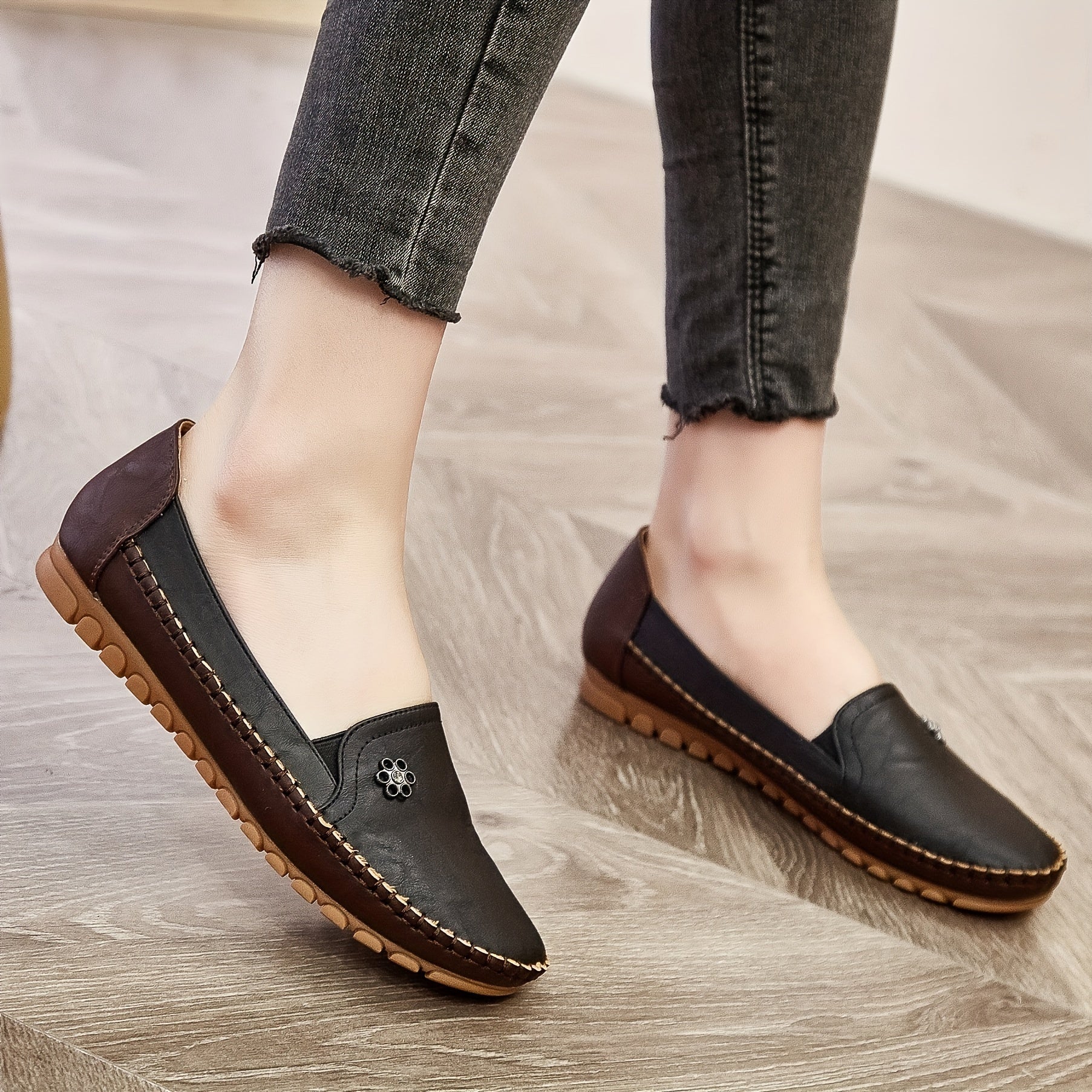 Women's Leather Flat Loafers Casual Slip-On Comfortable Shoes