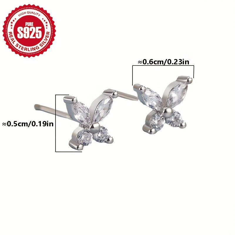 925 Sterling Silver dan tayyorlangan, porloq Zirconia bilan bezatilgan zamonaviy kichik kapalak stud taqinchoqlari - sezgir teri uchun mos, har kuni va maxsus tadbirlar uchun ideal.