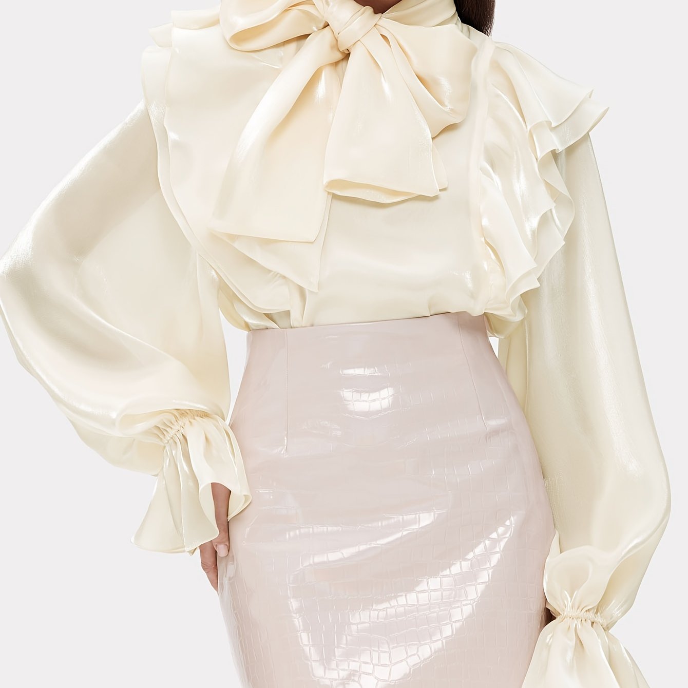 Ayollar uchun katta o'lchamli ruffle qirqilgan mock neck bluz uzun qolli bahor-yoz