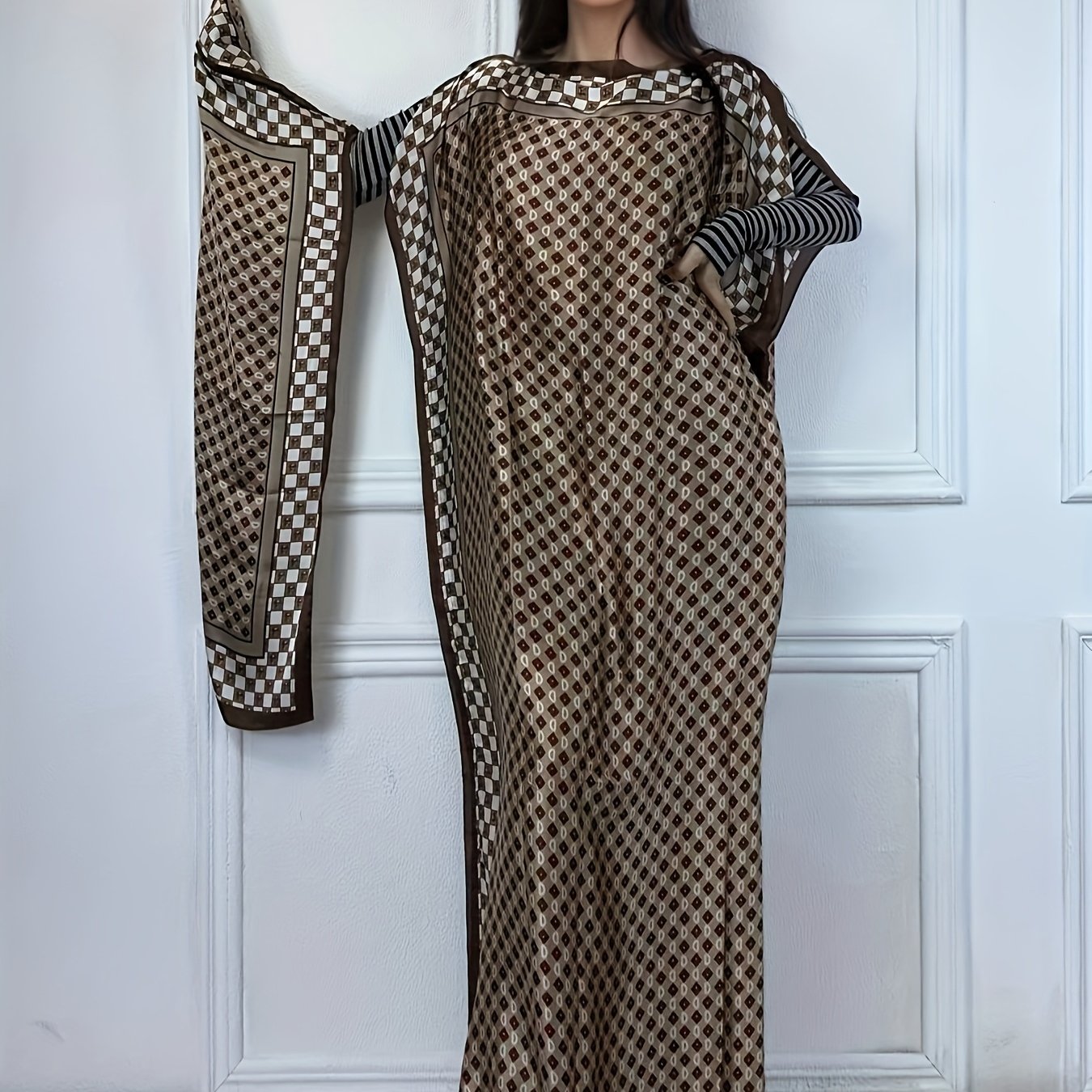 Women's Floral Print Maxi Abaya with Batwing Sleeves and Boat Neck