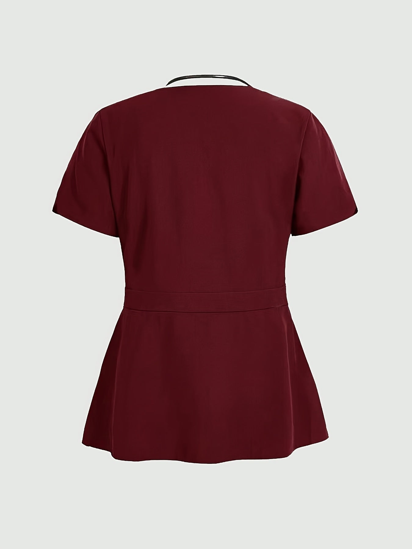 Ayollar uchun rangsiz polyester skrab to'plami, yelkasiz dizayn, qisqa petal yenglar, ozgina cho'ziladigan mato va zipper tafsiloti bilan. Barcha mavsumlar uchun tibbiy hamshiralik formalariga mukammal.