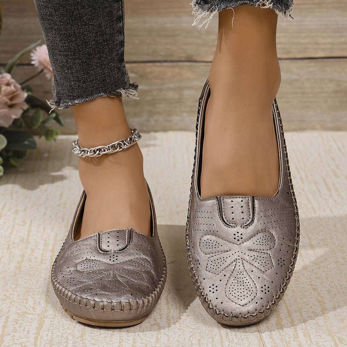 Plus-Size Women Breathable Flat Shoes Casual Embroidered Solid Color