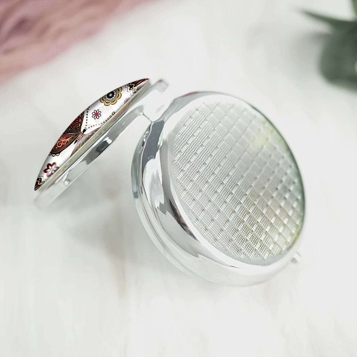 Uyda foydalanish uchun portativ dori saqlash qutisi - 3 bo'limli oltin-purpur rangli dumaloq dori qutisi, ochiq havoda sayohat va ofisni tartibga solish uchun ideal