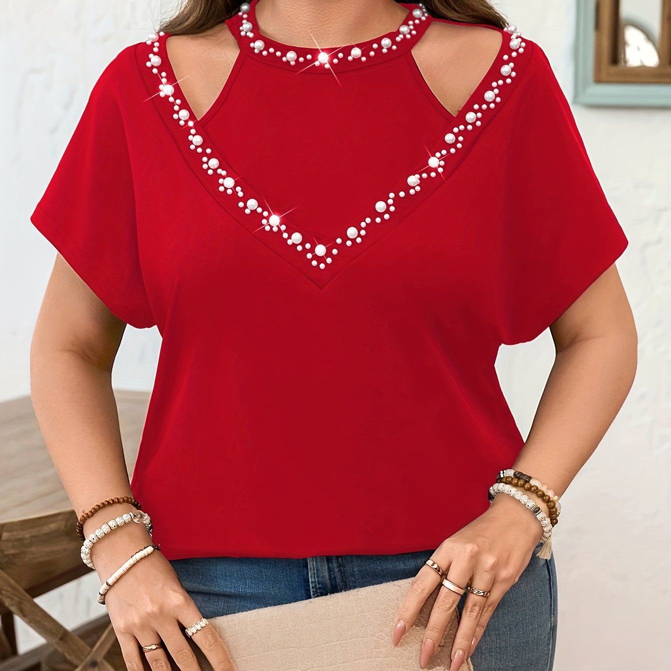 Plus Size ayollar uchun pushti marjon bezatilgan kundalik T-shirt