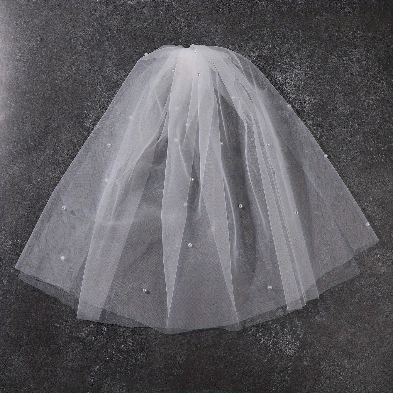 Oq tarmoq to'y bosh qopqog'i, taroq bilan, ikki qavatli, sun'iy marjon detallari bilan