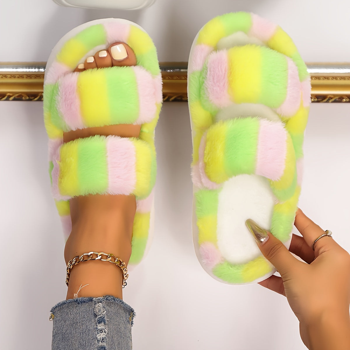 Women's Faux Fur Slides Thick Sole Non-Slip Indoor Slippers