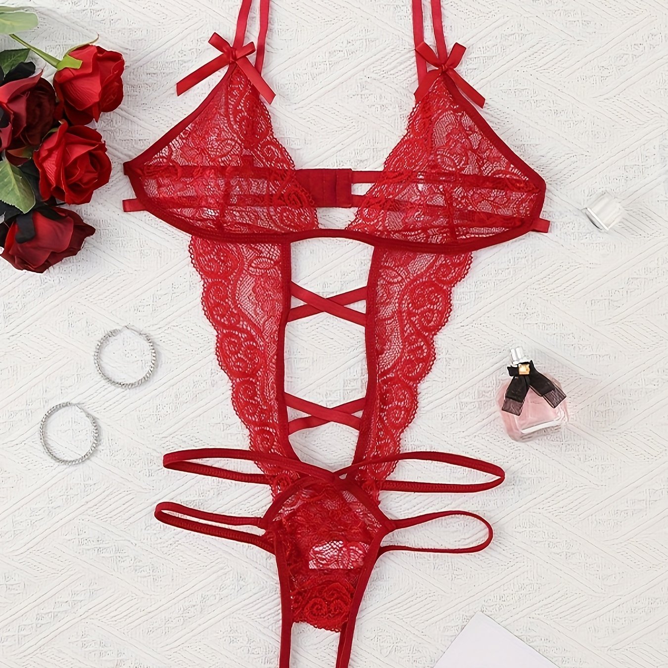 Ayollar uchun bog'ichli va gullar printi bilan bezatilgan jozibali nylon bodi.