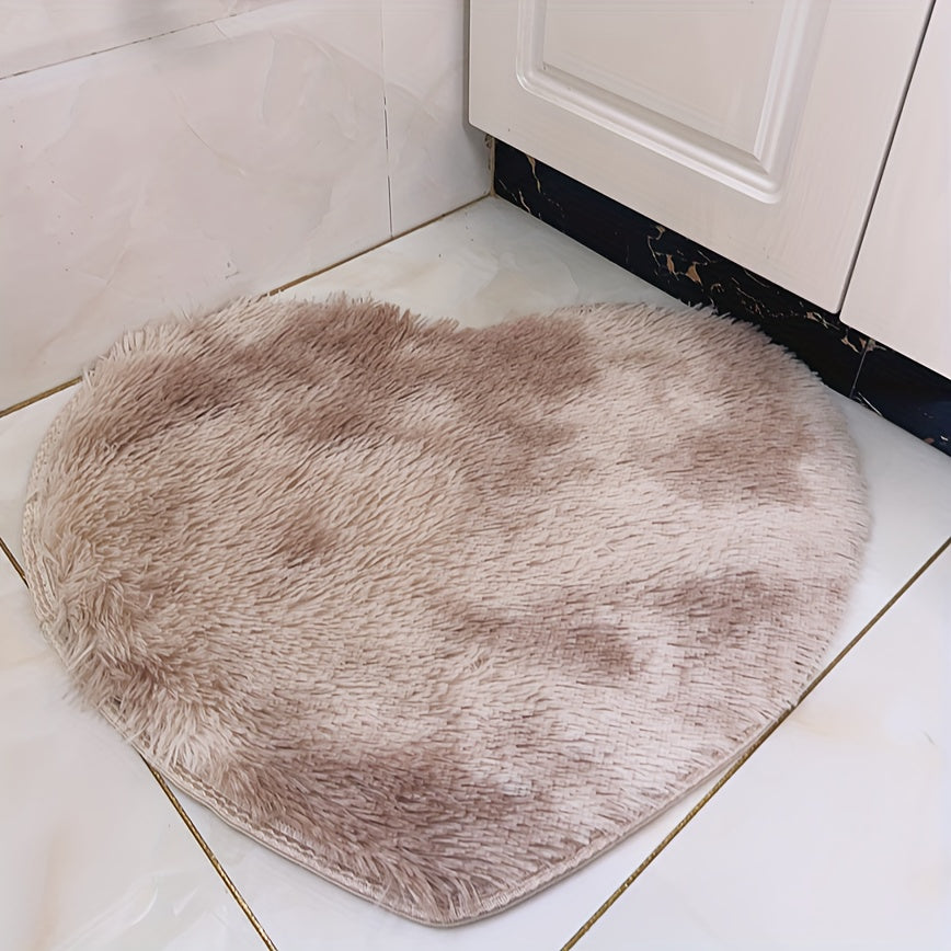 Sevgi kuni, uyimizdagi yotoq xonasi ipak sochli gilam va tatami polida qulay ko'rpa bilan bezatilgan edi. Balkon plush, uzun sochli yostiq va yumshoq, pufakcha yurak shaklidagi gilamga qarab turardi.