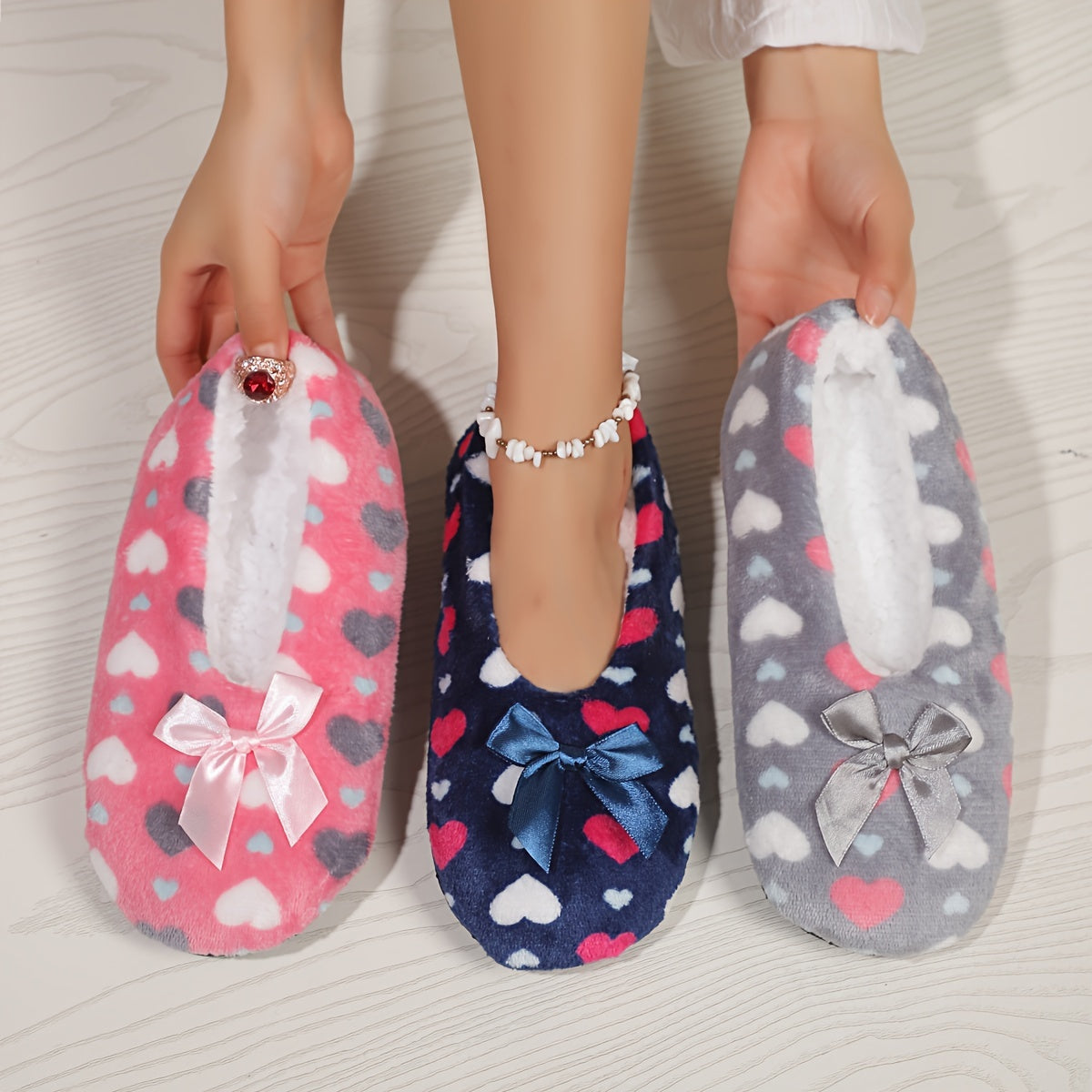 Women's Indoor Slippers Soft Heart Print Slip-On Cushioned Cozy Shoes