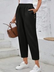 Ayollar uchun maroon rangli toraytirilgan shimlar, yuqori bel bilan, ikki cho'ntakli. Polyesterdan tayyorlangan, mashinada yuvish mumkin. Kuz modasi uchun ideal. Ayollar uchun bir rangli shimlar.