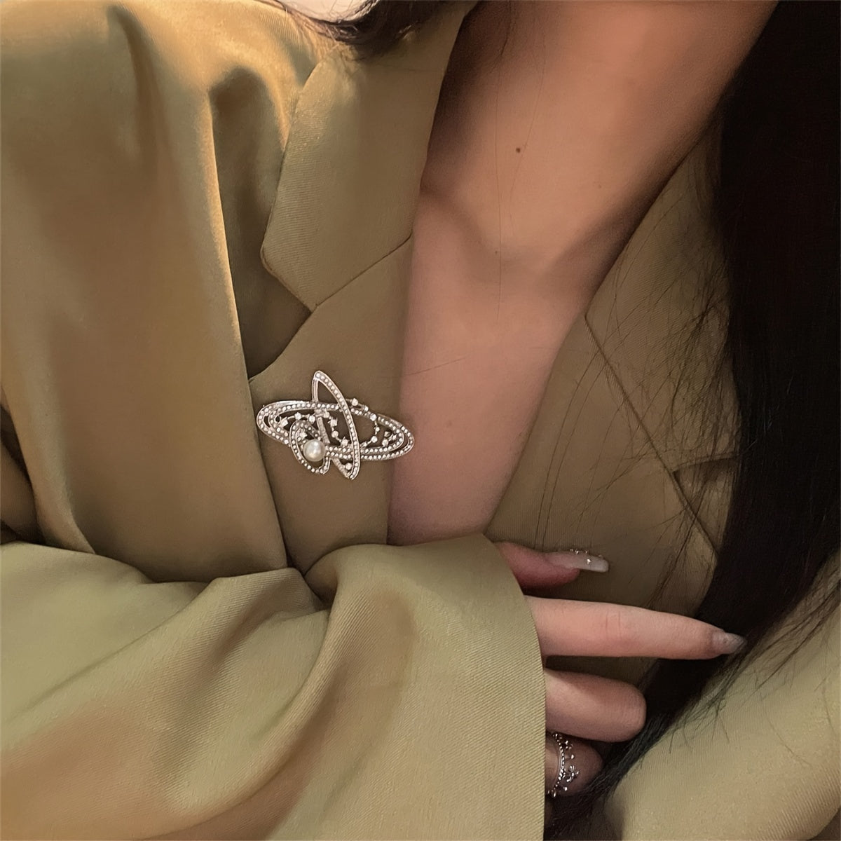 Unisex Metal Brooch Pin for Shirts Sweaters and Bags Stylish Accessory