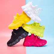 Qizlar uchun nafas oladigan to'qilgan tarmoq krossovkalari, turli ranglarda, ochiq havoda o'ynash va tasodifiy kiyimlar uchun mukammal. Sirpanmaydigan EVA taglik, engil dizayn.