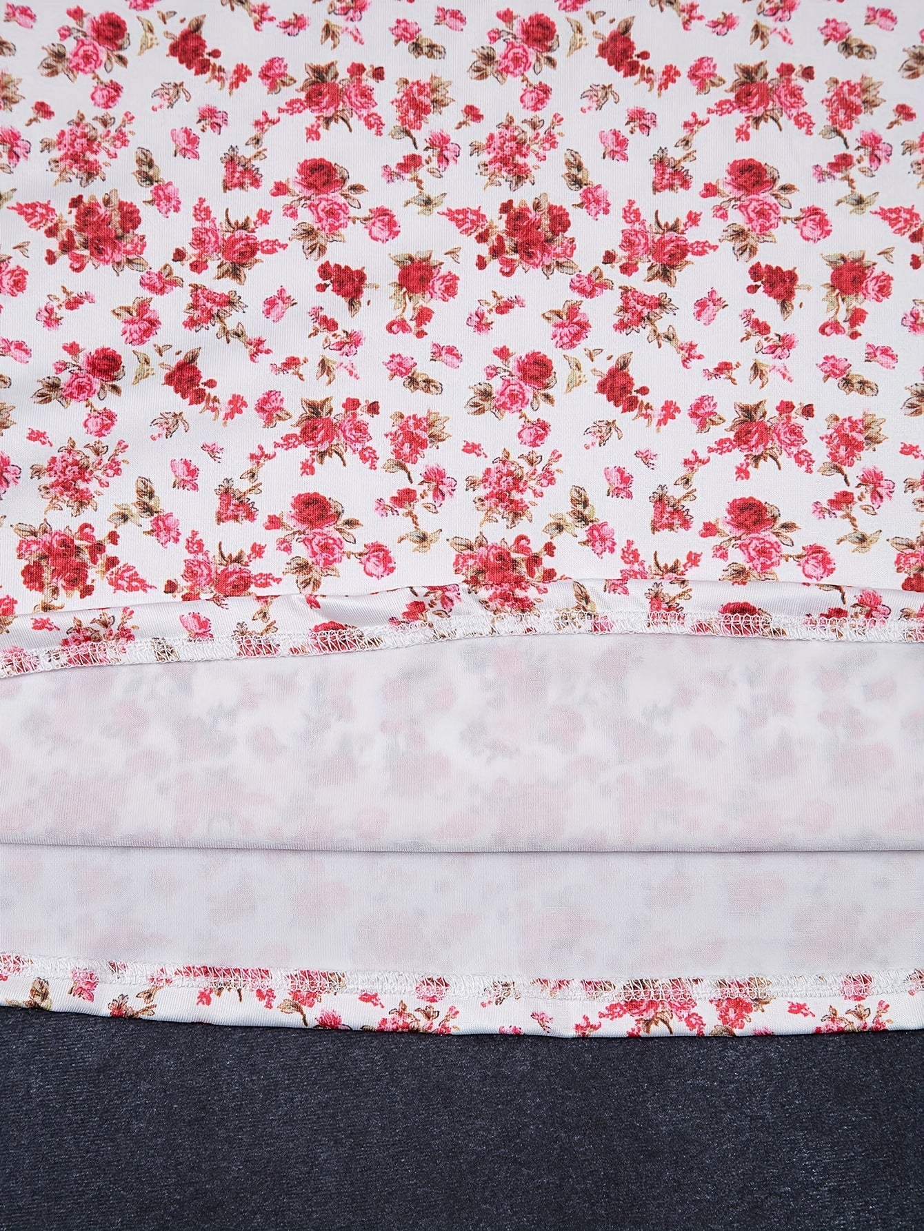 Сексуальное цветочное ночное платье для женщин, изготовленное из 95% полиэстера и 5% эластана с средней поддержкой и деталями в виде scallop. Изготовлено из тканого материала весом 180 г/м², это изделие не