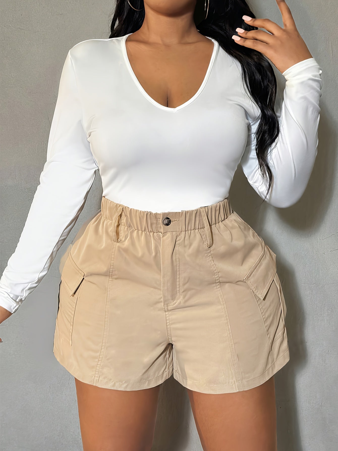 Ayollar uchun keng ko'lamli kundalik shortlar, cho'ntaklar bilan, polyester, bir rangli