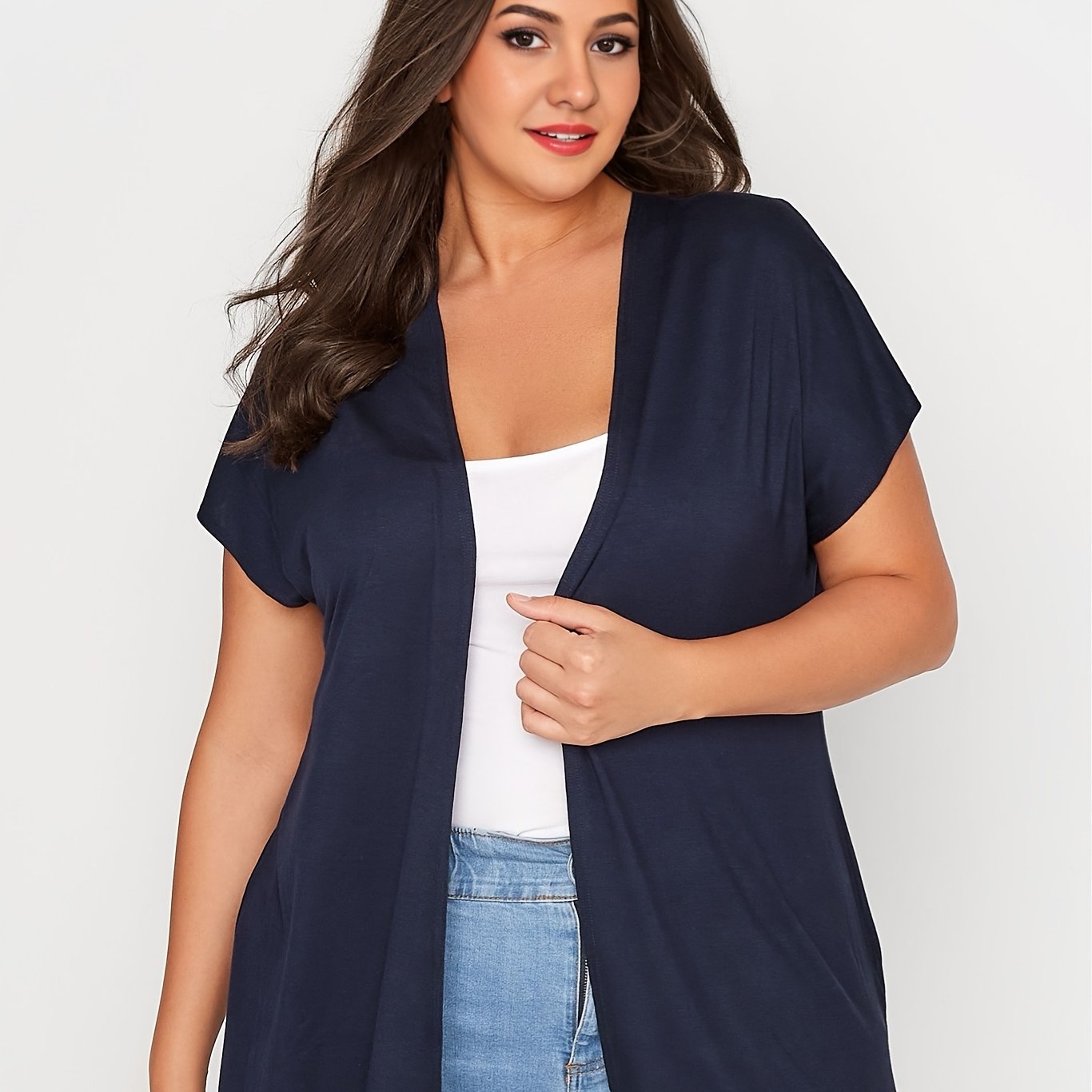 Plus o'lchamdagi ayollar uchun kundalik kardigan qisqa qo'lli va yon bo'laklar bilan