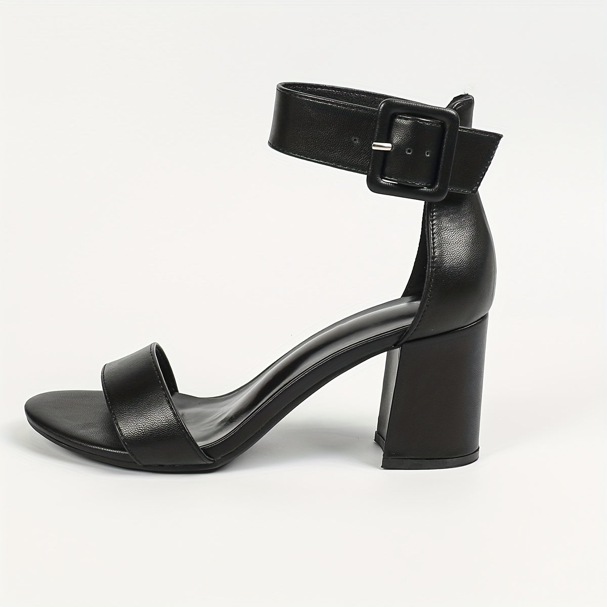 Ayollar uchun ankle strap va chunky heel bilan zamonaviy oq ochiq barmoq sandallari. Qulay sun'iy qoplama, barcha mavsumlarga mos poyabzal. Ko'p funksiyali va nafis dizayn. Gumdan tayyorlangan taglik va baland tovonni o'z ichiga oladi.