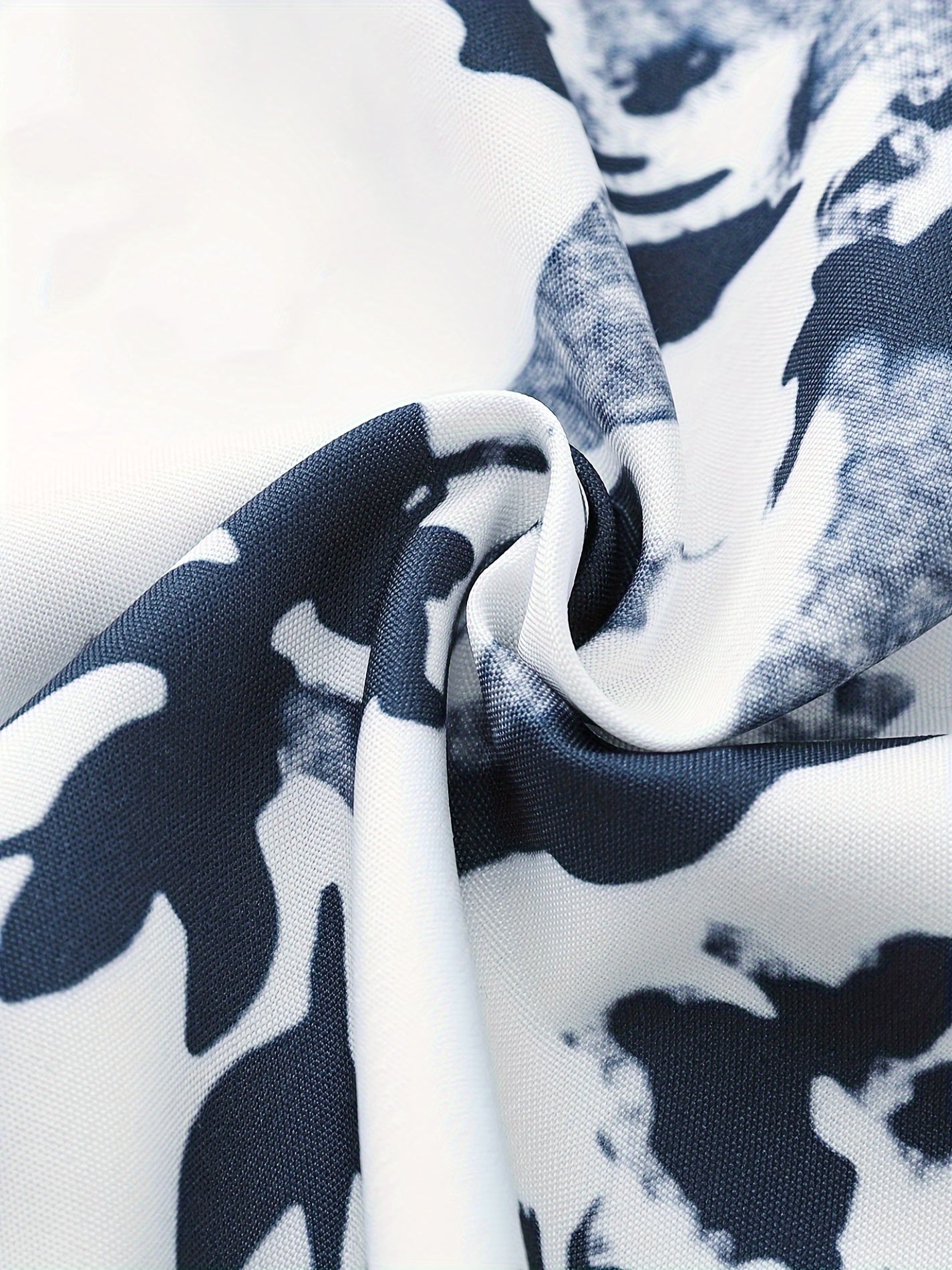 Katta o'lchamdagi, gullar bilan bezatilgan erkaklar koftasi katta va baland erkaklar uchun