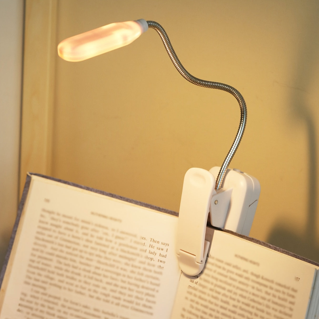 Lámpara de lectura LED ajustable con clip de luz amarilla para lectura