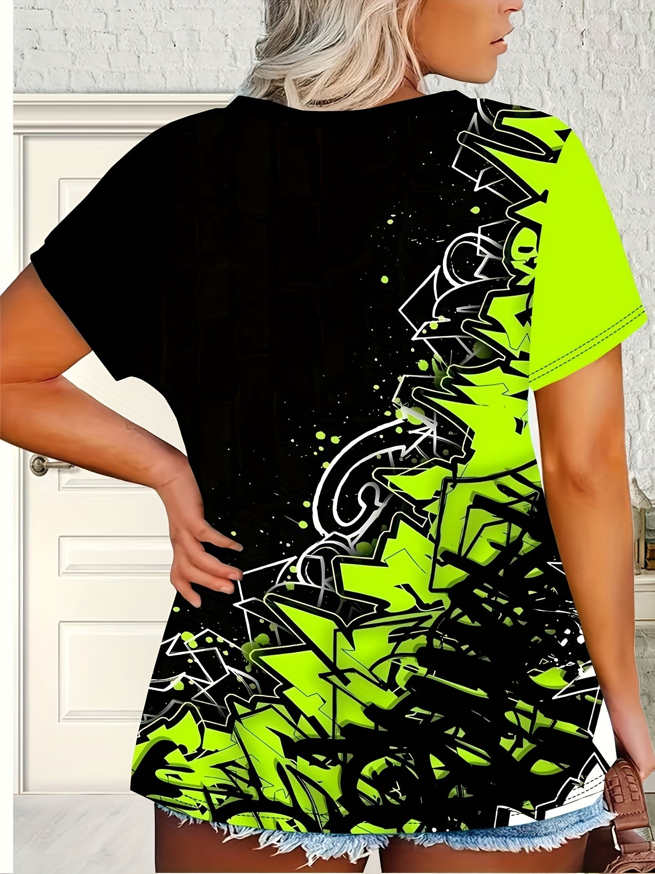 Plus Size Graffiti Print T-Shirt Polyester Short Sleeve Crew Neck Black Green