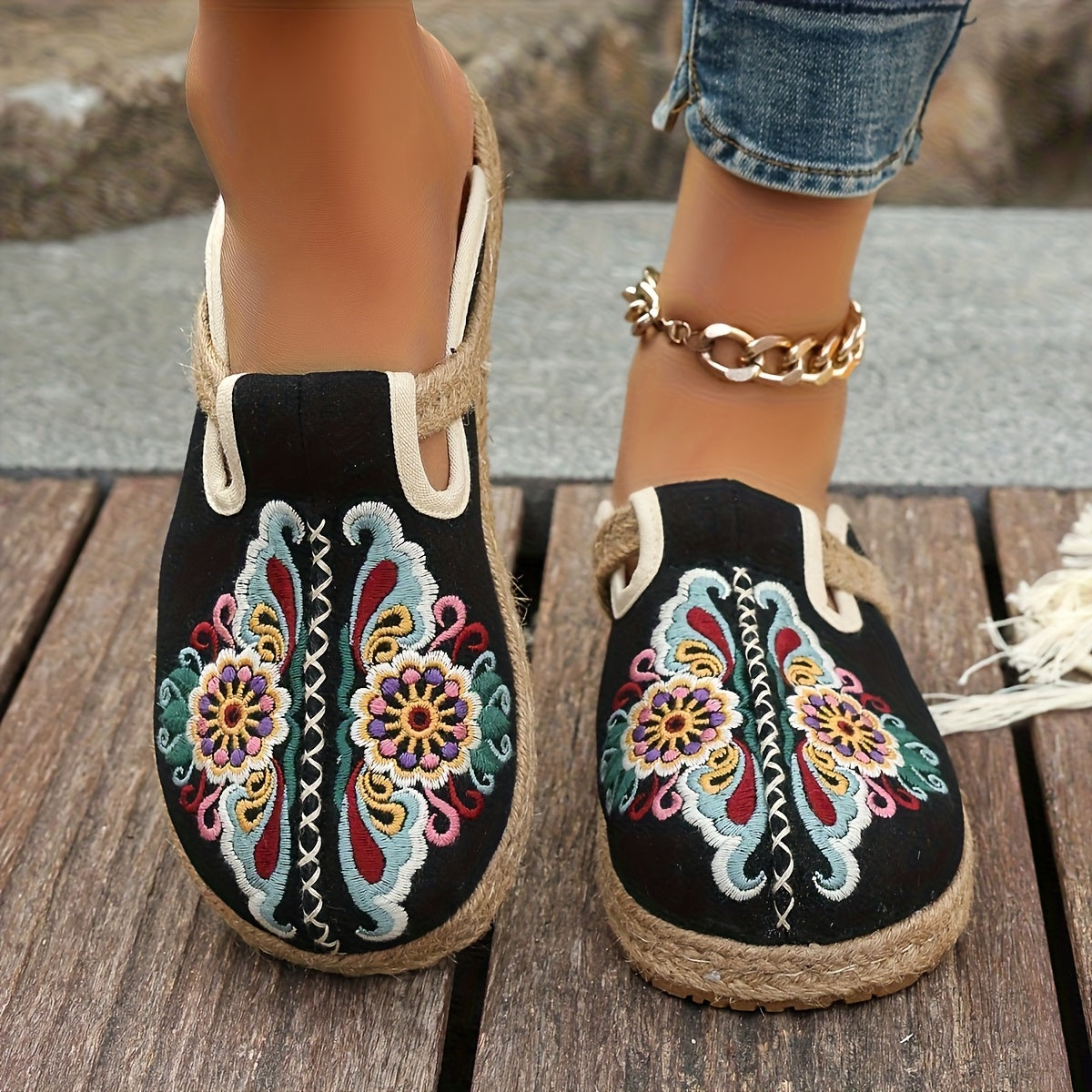Women Flat Shoes Butterfly Embroidery Slip-On Casual Comfort