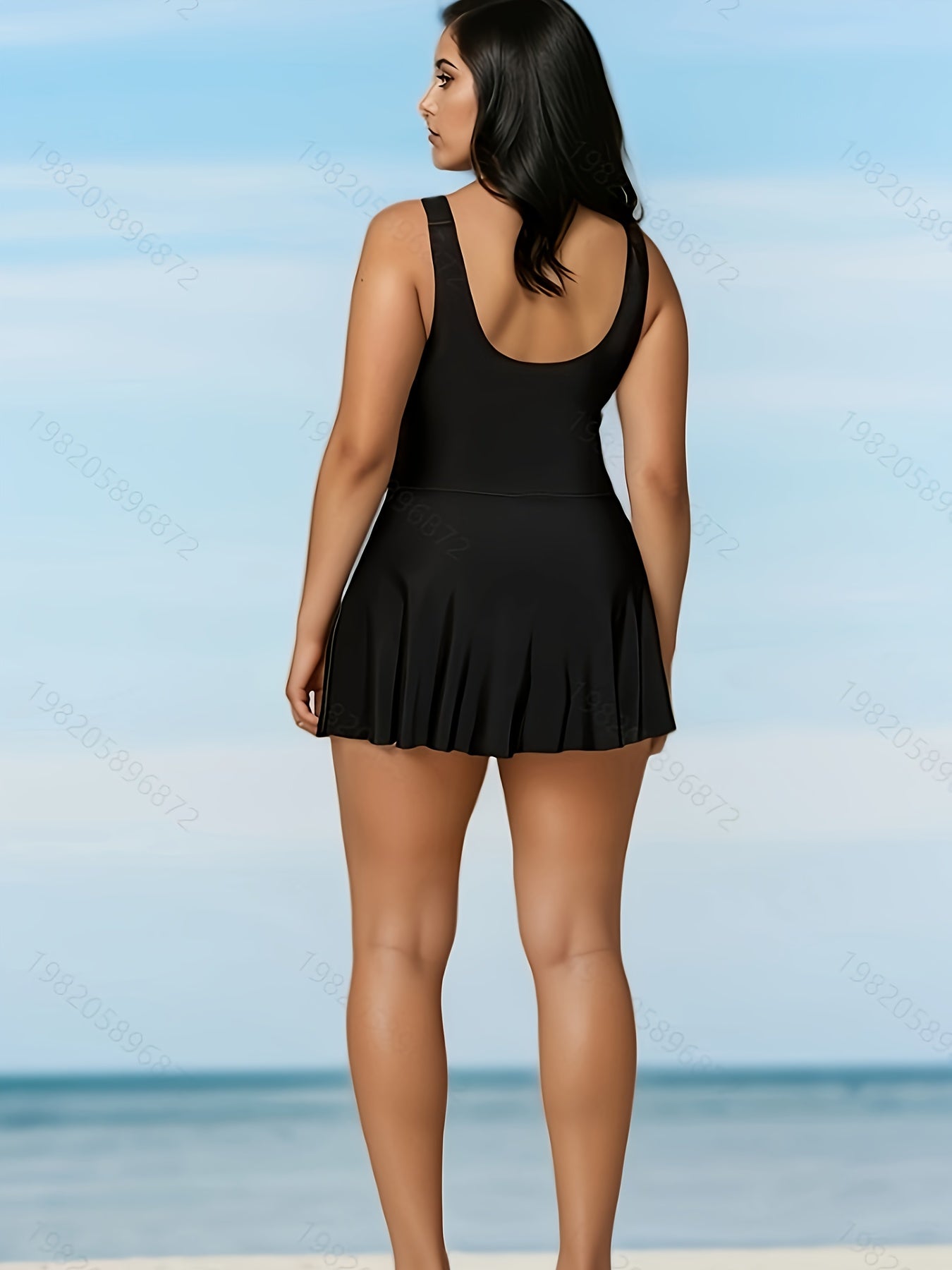 Ayollar uchun mustahkam rangdagi, yuqori cho'ziluvchan to'qimachilikdan tayyorlangan zamonaviy plussayz V-yuqa suzish kiyimi