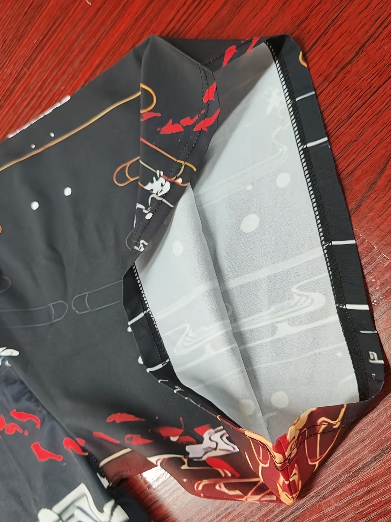 Katta o'lchamdagi erkaklar uchun etnik uslubdagi gullar printi bilan keng fitli kardigan kimono.