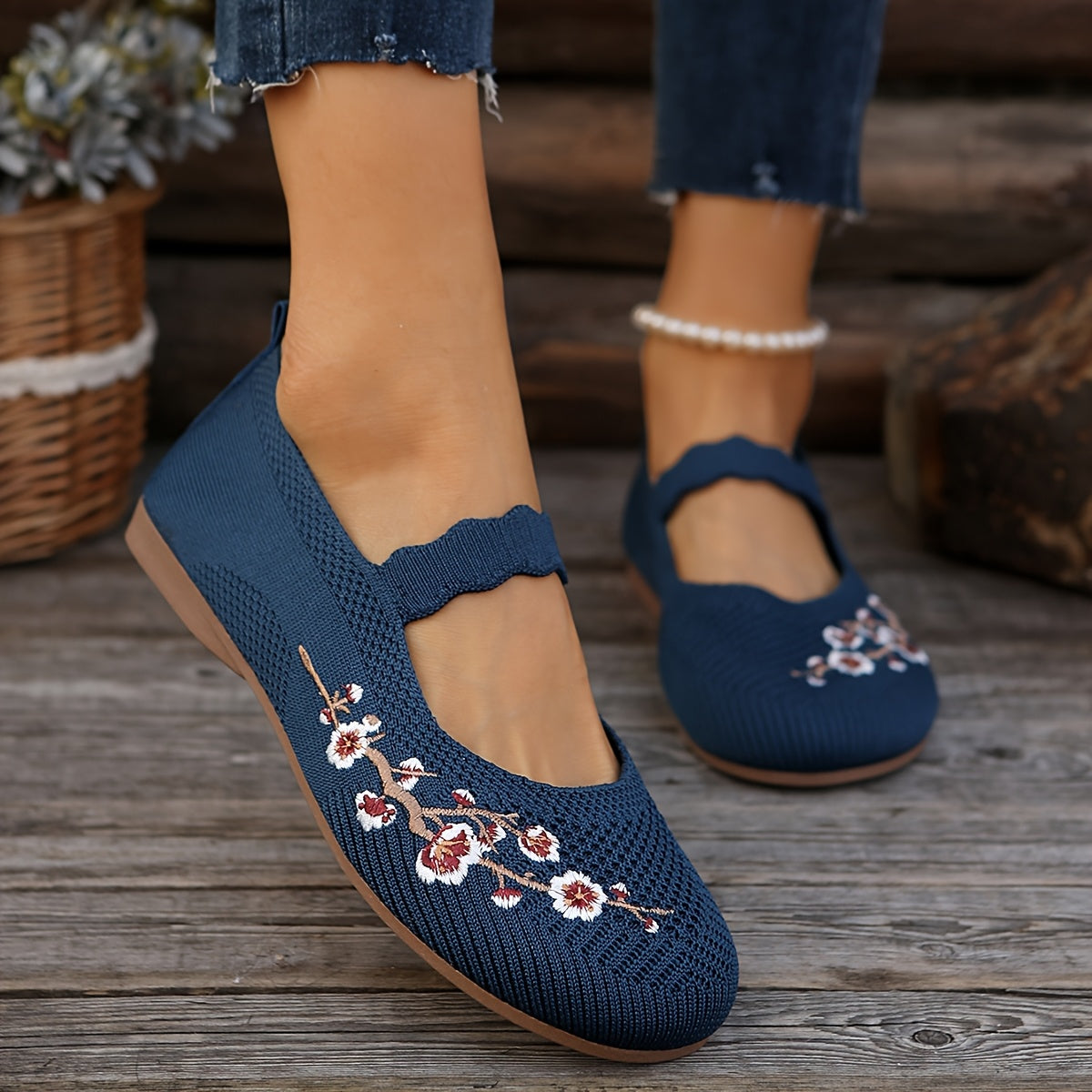 Women's Slip-On Low Heel Embroidered Floral Lace-Upless Walking Shoes