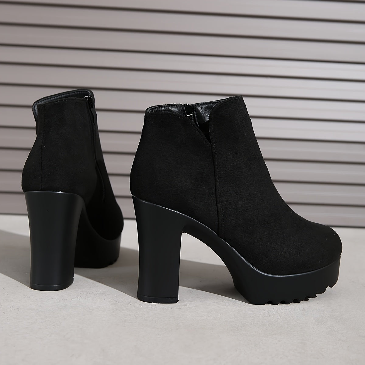 Женские ботинки из искусственной кожи на каблуке с массивной подошвой и боковой молнией