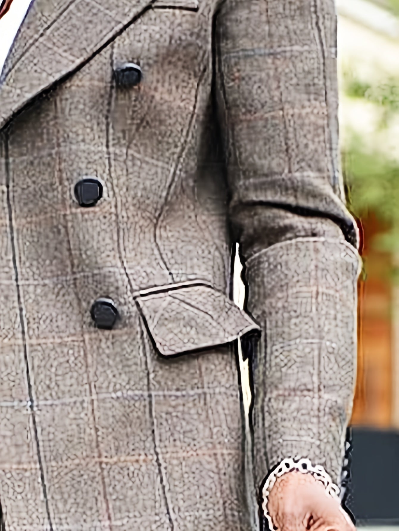 Ayollar uchun tasodifiy tekis kostyum to'plami, lapel yaka bilan, 100% polyester to'qilgan jakketi va qisqa shimlari, bahor/kovak uchun mukammal, tugma tafsiloti va 170gsm mato og'irligi bilan.