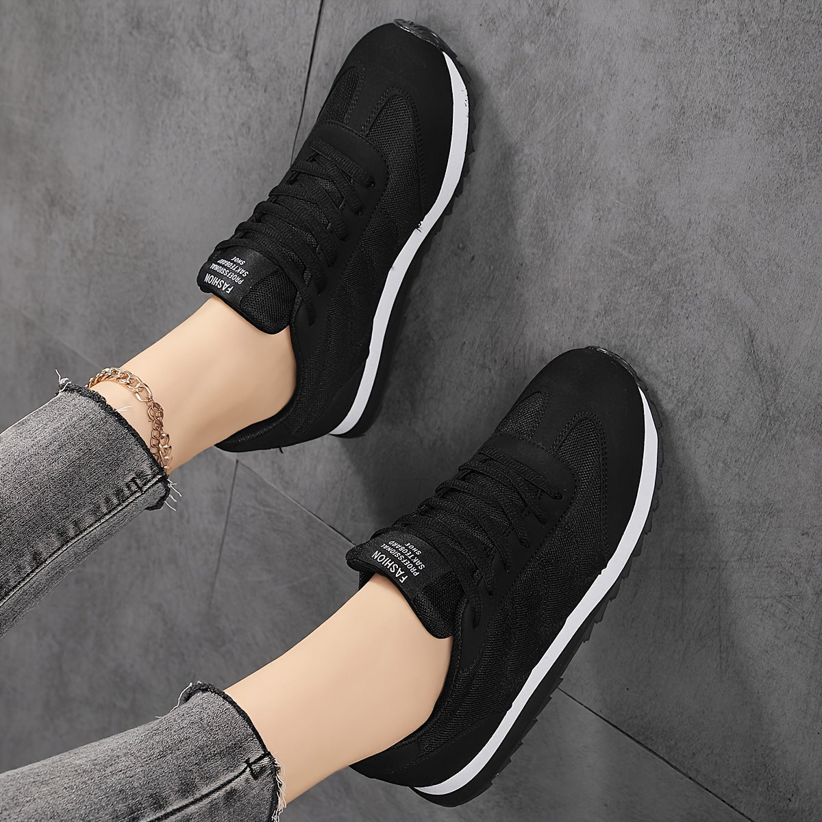 Women’s Breathable Fabric Sneakers Casual Lace-Up Low Top Running Shoes