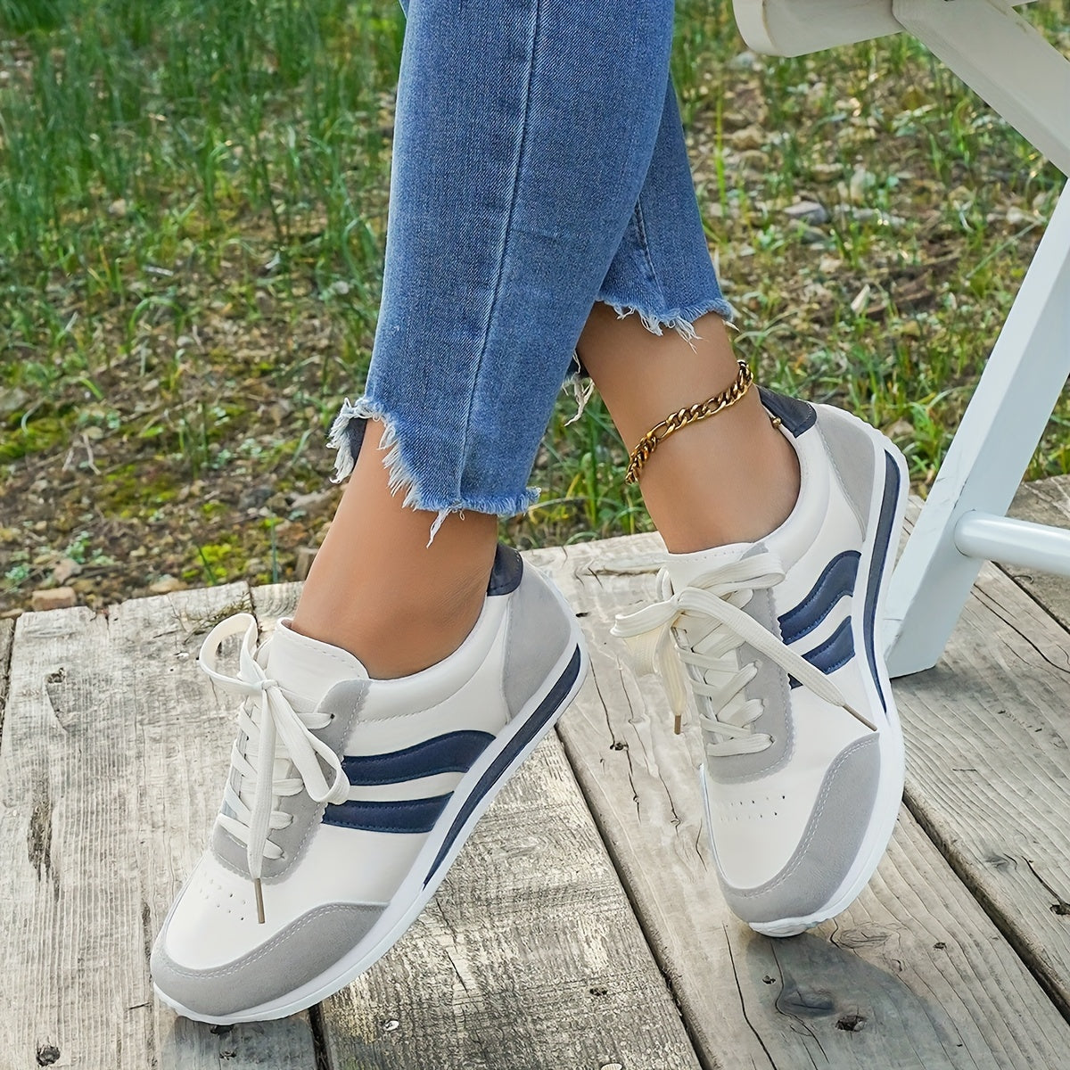 Women's Casual Lace-Up Sneakers Breathable Low-Top Running Shoes White