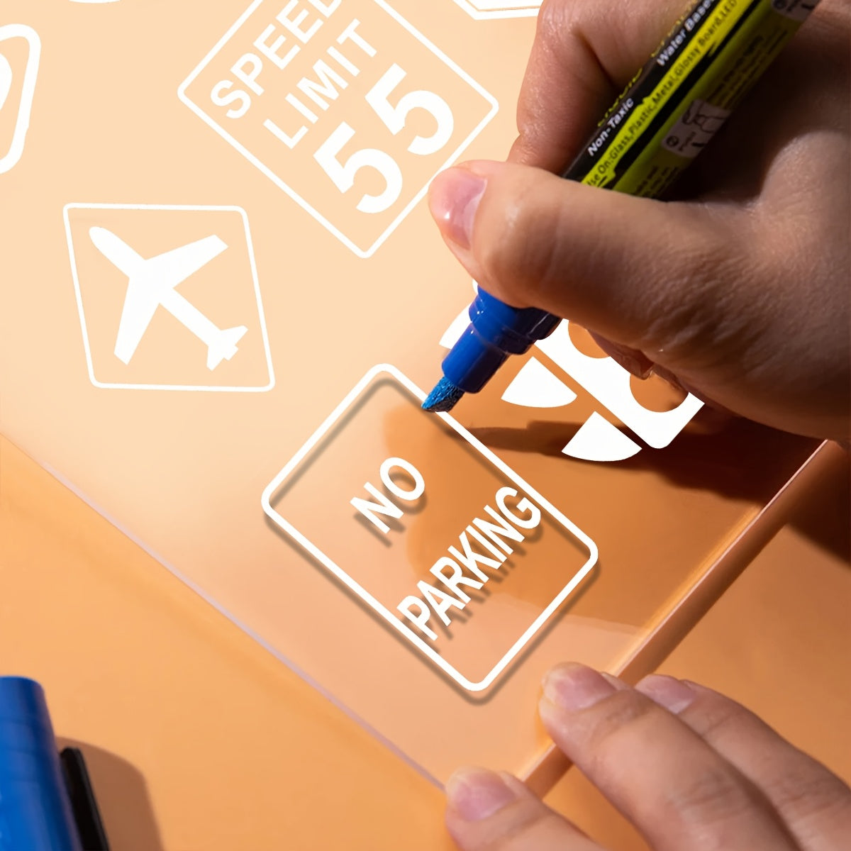 Классная акриловая игровая доска - идеально подходит для развлечений в дороге - включает в себя "Угадай, что это", "Виселица", "Точки и квадраты", "Алфавит", "Соедини четыре" - многоразовая и портативная - идеально для семейного веселья