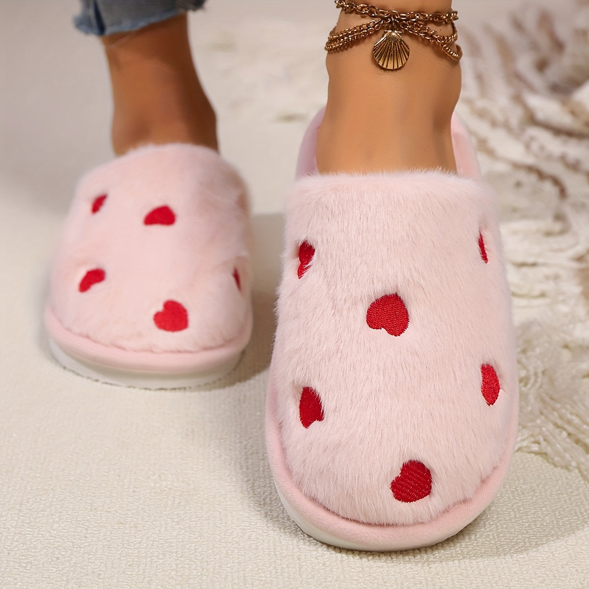 Women's Winter Slippers with Heart Pattern Non-Slip EVA Sole Cozy Warm Indoor Outdoor Black White Pink