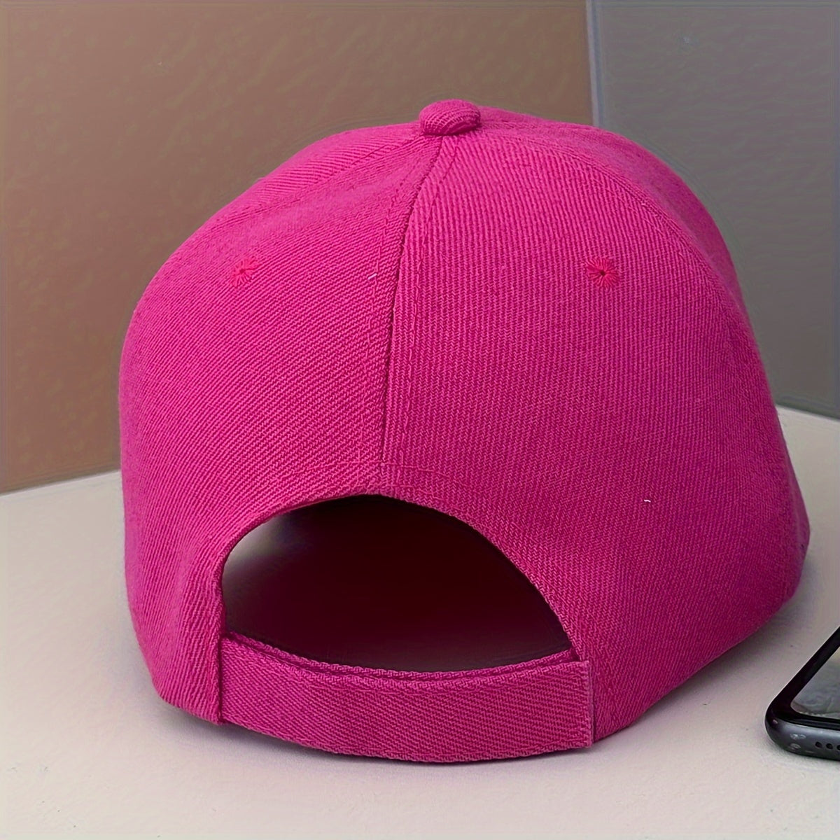 Tashqi tadbirlar va quyoshdan himoya uchun kapalak dizayni bilan pushti beysbol shlyapasi.