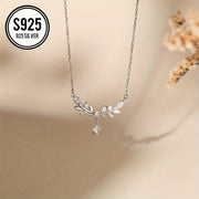 Простое, но элегантное ожерелье в форме луны из серебра 925 пробы, украшенное сверкающим кубическим цирконием. Вкусный вариант подарка для женщин на такие случаи, как дни рождения, годовщины и День святого Валентина.