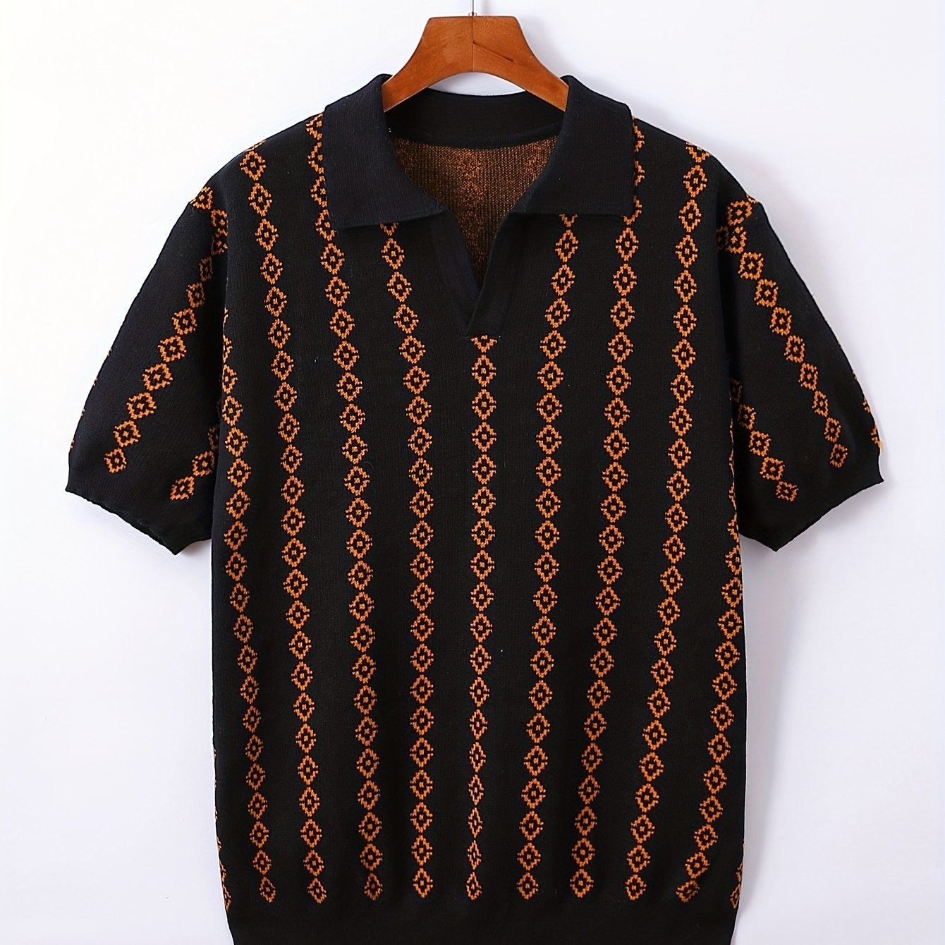 Men's Short Sleeve V-Neck Knit Sweater with Geometric Pattern for Fall Winter Casual