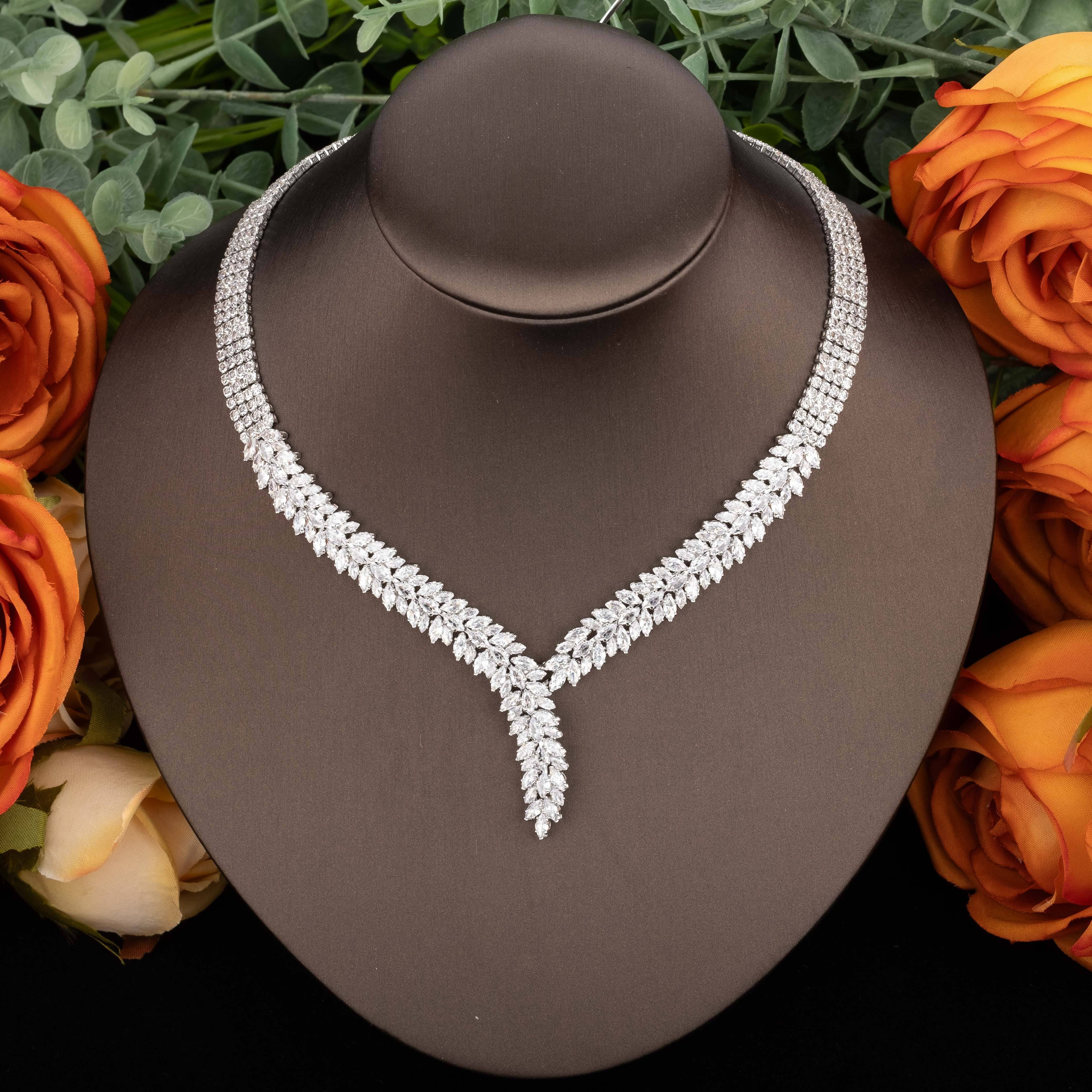 Conjunto de joyería nupcial de estilo oriental con forma de hoja, collar, pendientes, pulsera y anillo de circonia cúbica