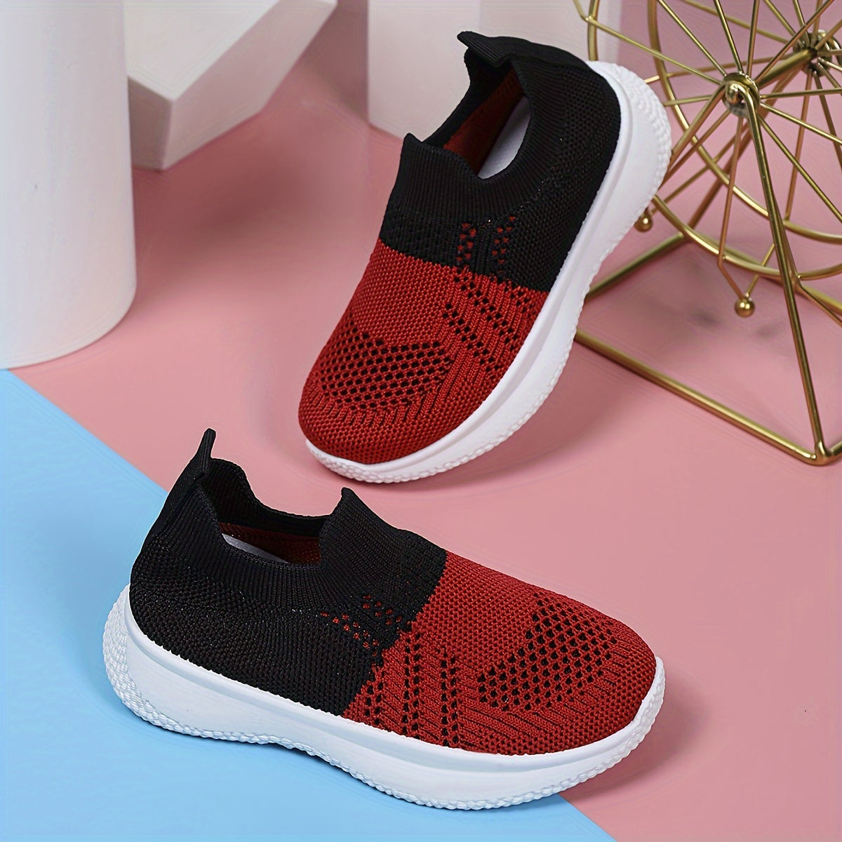 Дышащие трикотажные кроссовки для мальчиков с геометрическим узором, верх из полого материала, низкий ход, повседневная обувь для возрастных групп до 14 лет