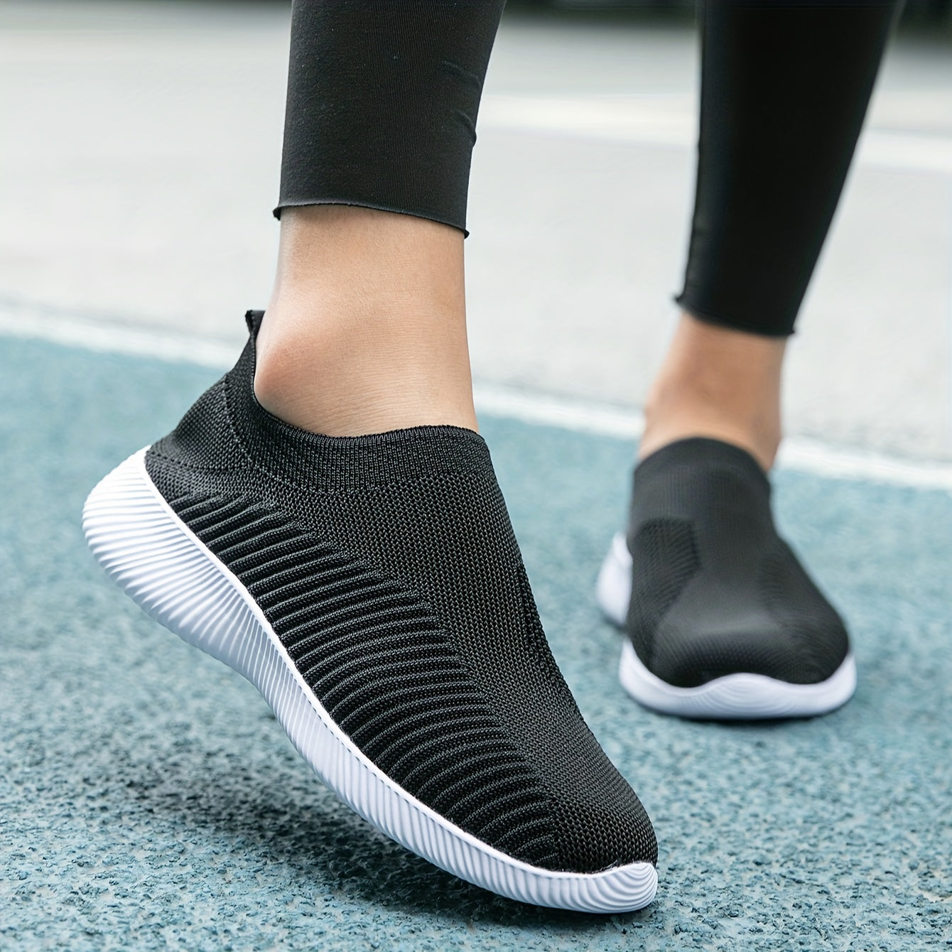 Ayollar uchun nafas oladigan slip-on sport poyabzali mato yuqori EVA taglik bilan, kundalik va barcha mavsum uchun