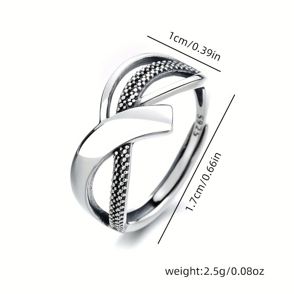 Ushbu nafis kumush uzuk vintage geometrik dizayni bilan ajralib turadi, oddiy va noyob uslubi bilan, uni kundalik yig'ilishlar uchun ideal qiladi. U taxminan 2.5g og'irlikda bo'lib, ayollarning barmoqlari uchun mukammal.