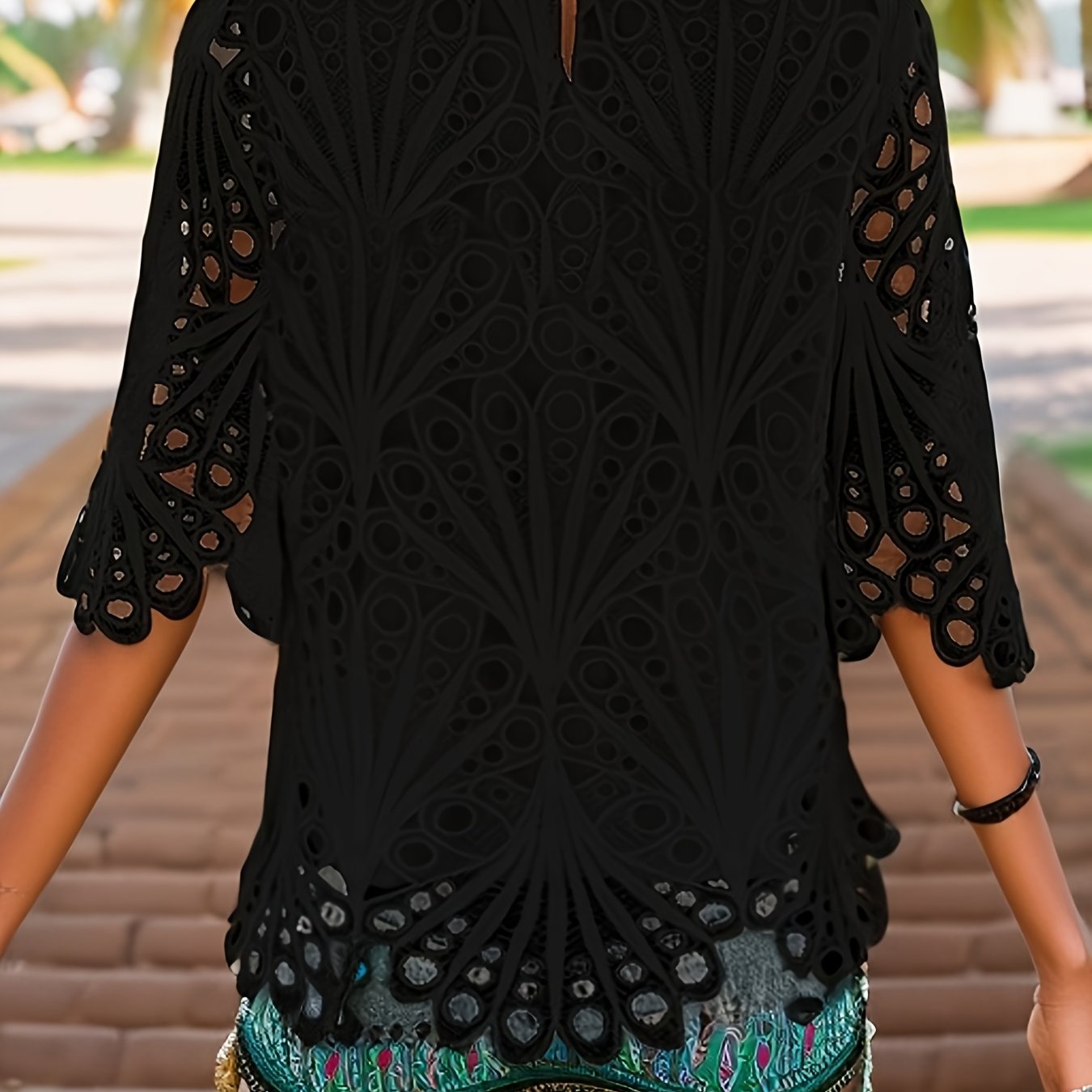 Plus o'lcham ayollar uchun tikanli qirqilgan gulli kofta yengil polyester kundalik qisqa yeng