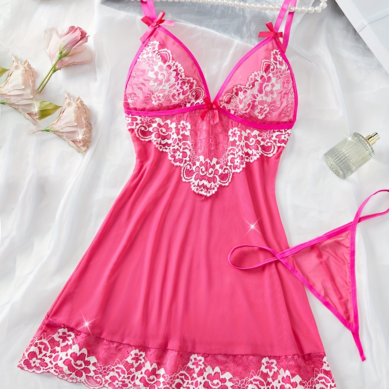 Yangi jozibali pijama to'plami, dantel patchwork, V-shakl, ochiq orqa va thong ichki kiyim.